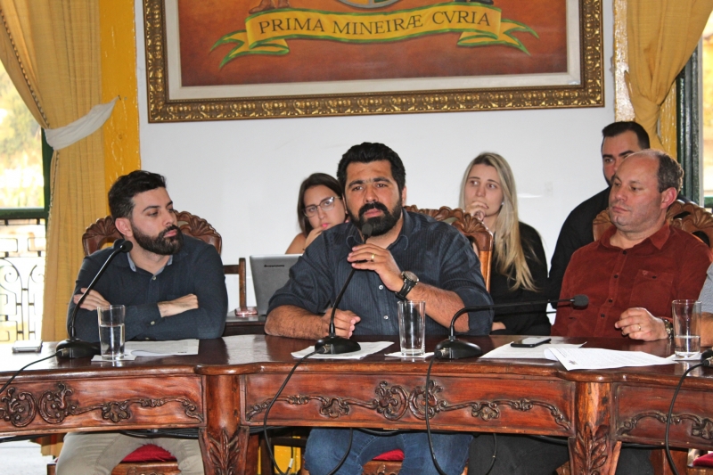 Vereadores fazem uso da palavra livre.