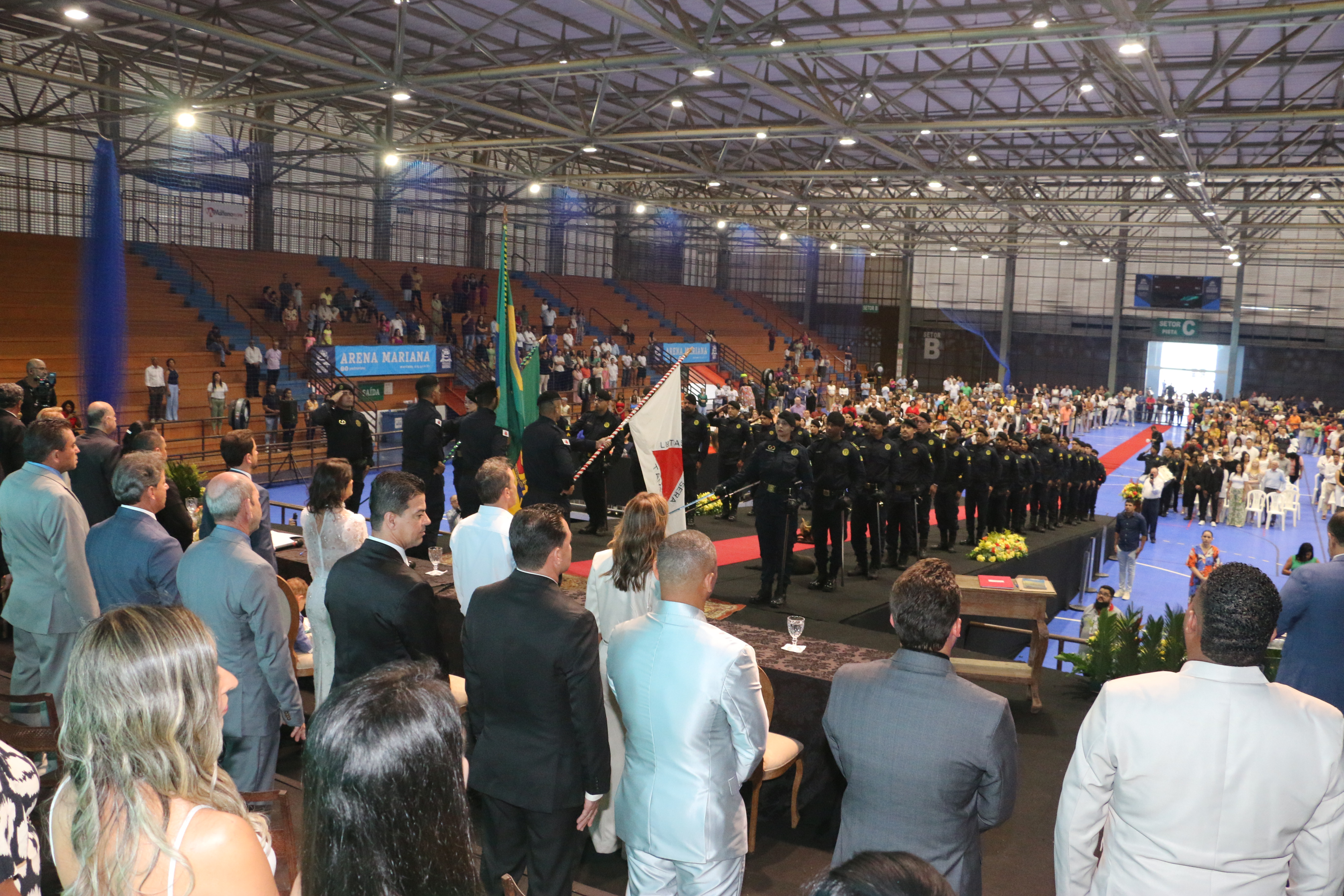 Câmara de Mariana inicia Legislatura 2025-2028 e empossa o prefeito Juliano Duarte e a vice-prefeita Sônia Azzi
