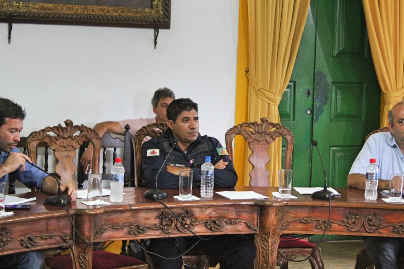 Vereadores durante debates da 32ª Reunião Ordinária.