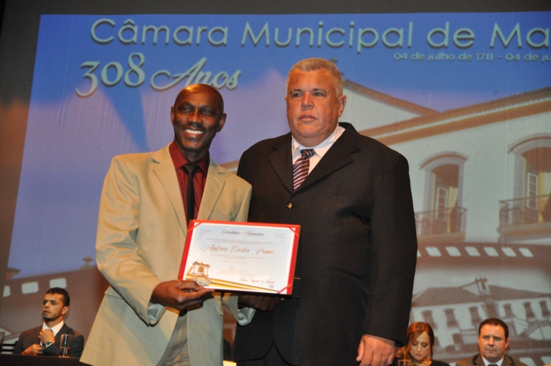 Antônio Primo recebe o título de Cidadania Honorária pelas mãos do vereador Edson Agostinho (Cidadania).