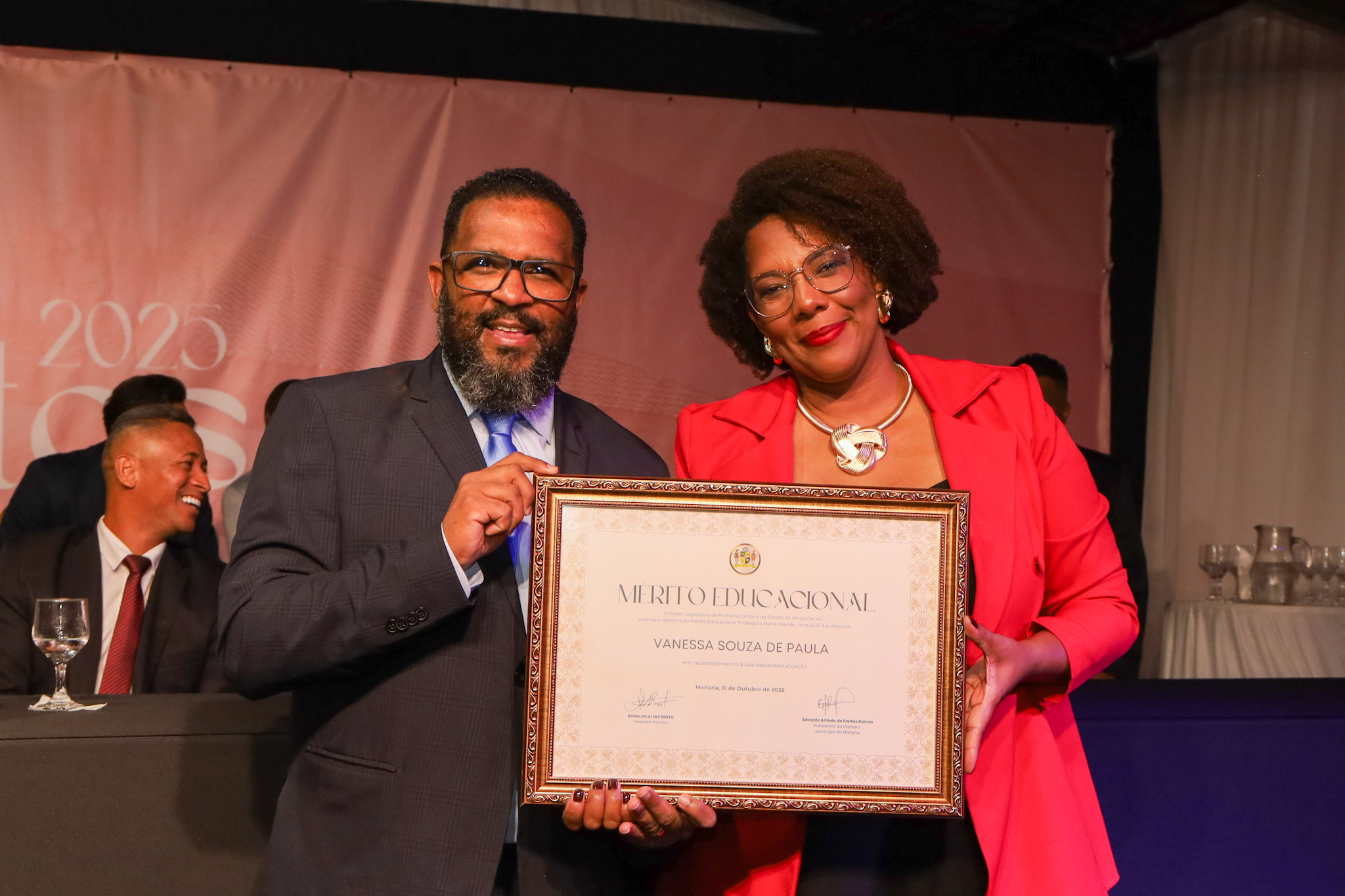 Câmara Municipal de Mariana homenageia personalidades com o Mérito Educacional, Cultural, Social, Racial e Aldravista - Edição 2025