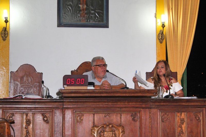 Vereadores debatem os assuntos da 35ª Reunião Ordinária.