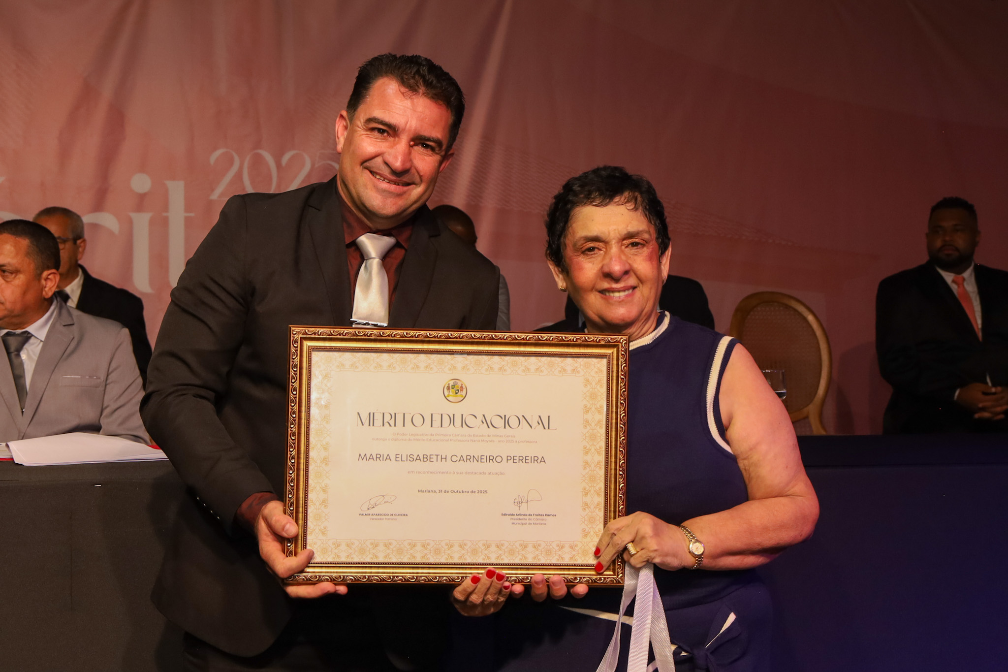 Câmara Municipal de Mariana homenageia personalidades com o Mérito Educacional, Cultural, Social, Racial e Aldravista - Edição 2025