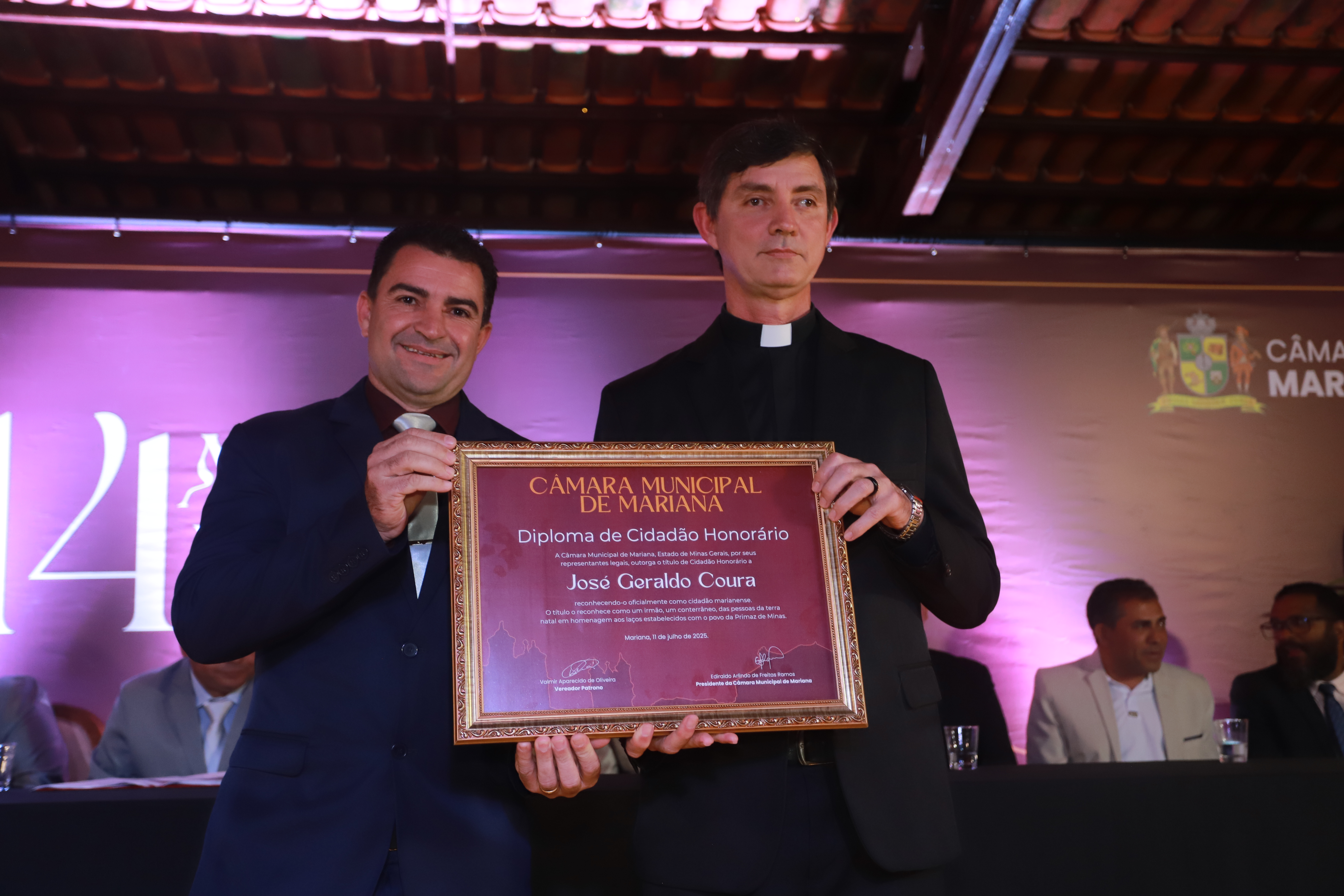 Câmara de Mariana celebra 314 anos com entrega de 26 títulos e homenagens em noite solene