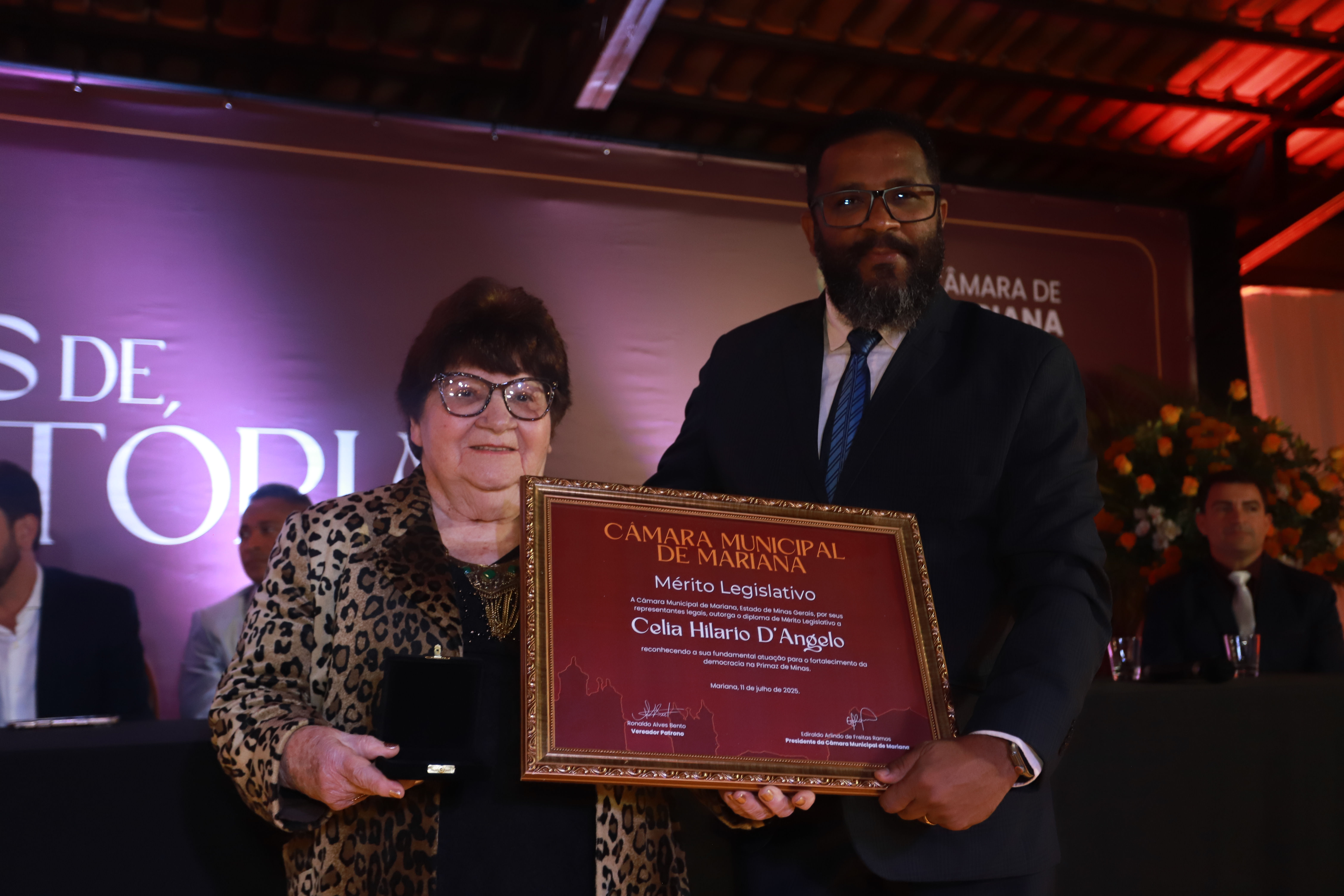Câmara de Mariana celebra 314 anos com entrega de 26 títulos e homenagens em noite solene