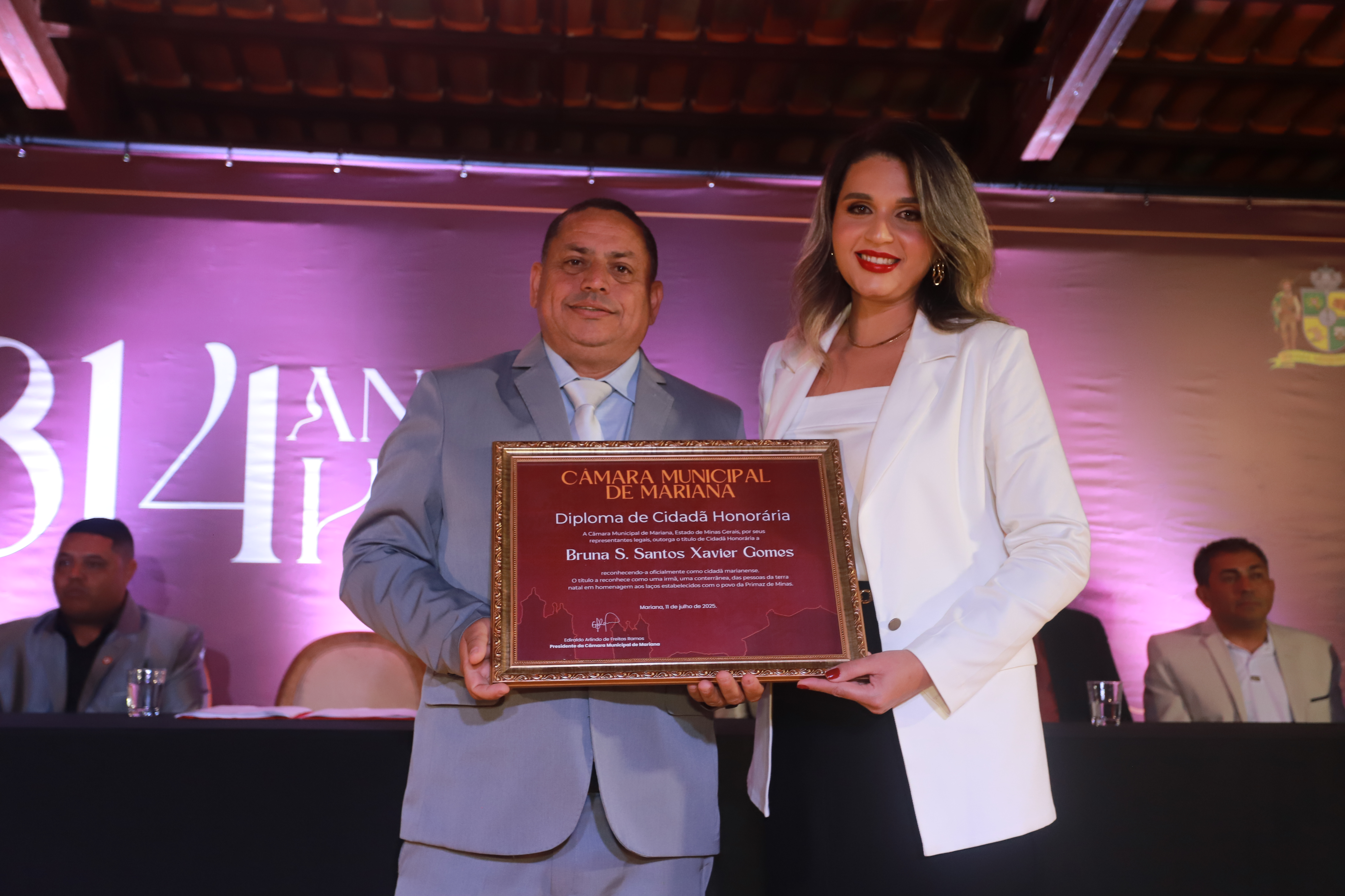 Câmara de Mariana celebra 314 anos com entrega de 26 títulos e homenagens em noite solene