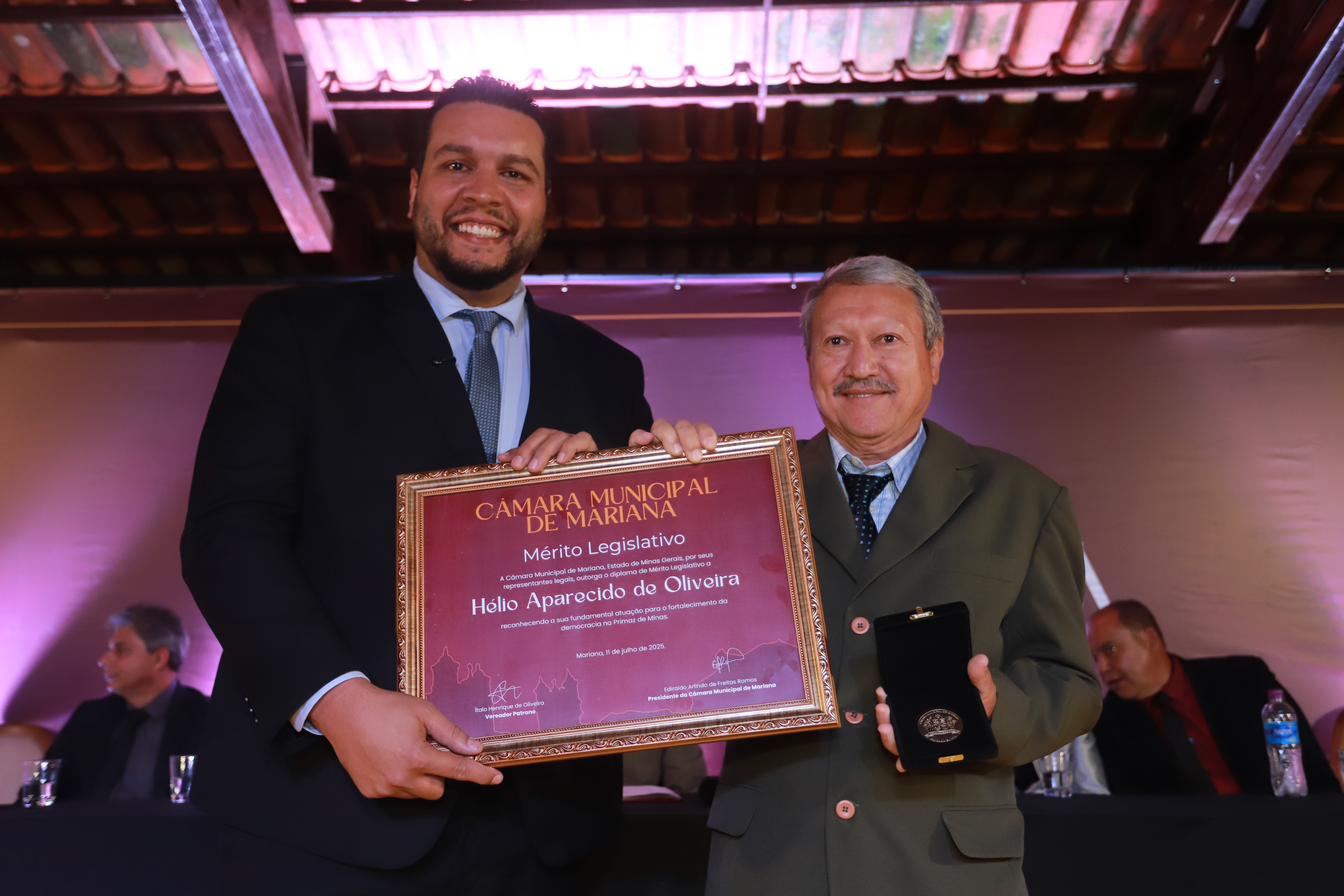 Câmara de Mariana celebra 314 anos com entrega de 26 títulos e homenagens em noite solene