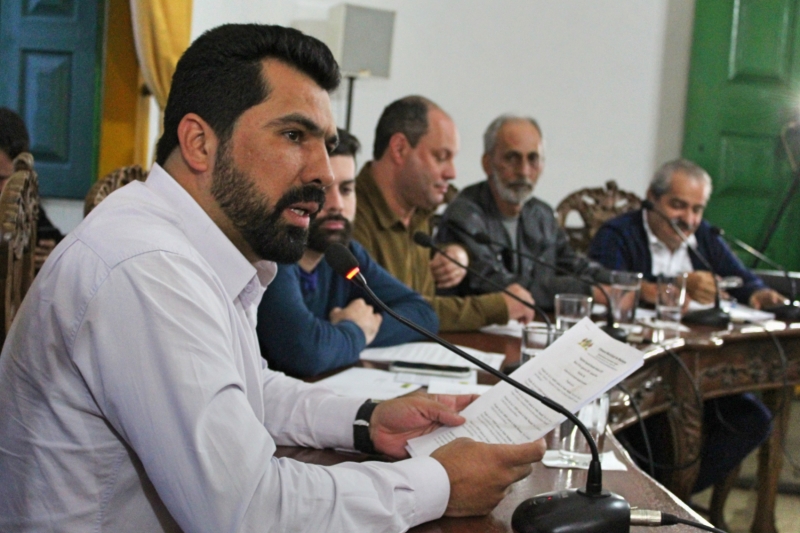Vereador Bruno Mól (MDB) faz uso da palavra durante debate de projetos.