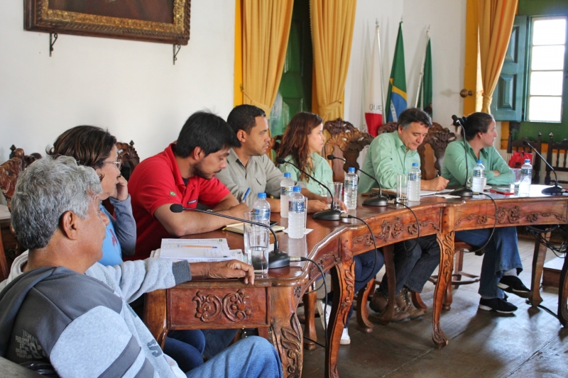 Convidados da reunião sobre inclusão de pessoas com deficiência.