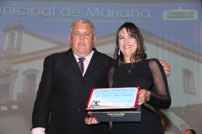 A juíza Cirlane Guimarães recebe a Cidadania Honorária Especial do vereador Edson Agostinho de Castro Carneiro (PPS)
